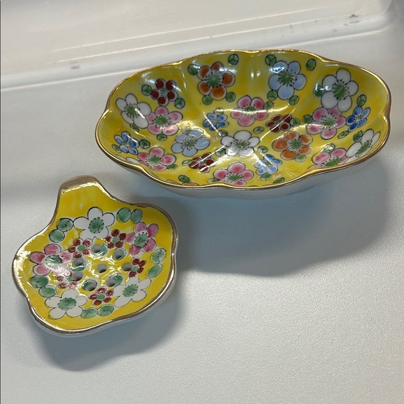 Floral Yellow Ceramic Soap Dish - Picture 2 of 4